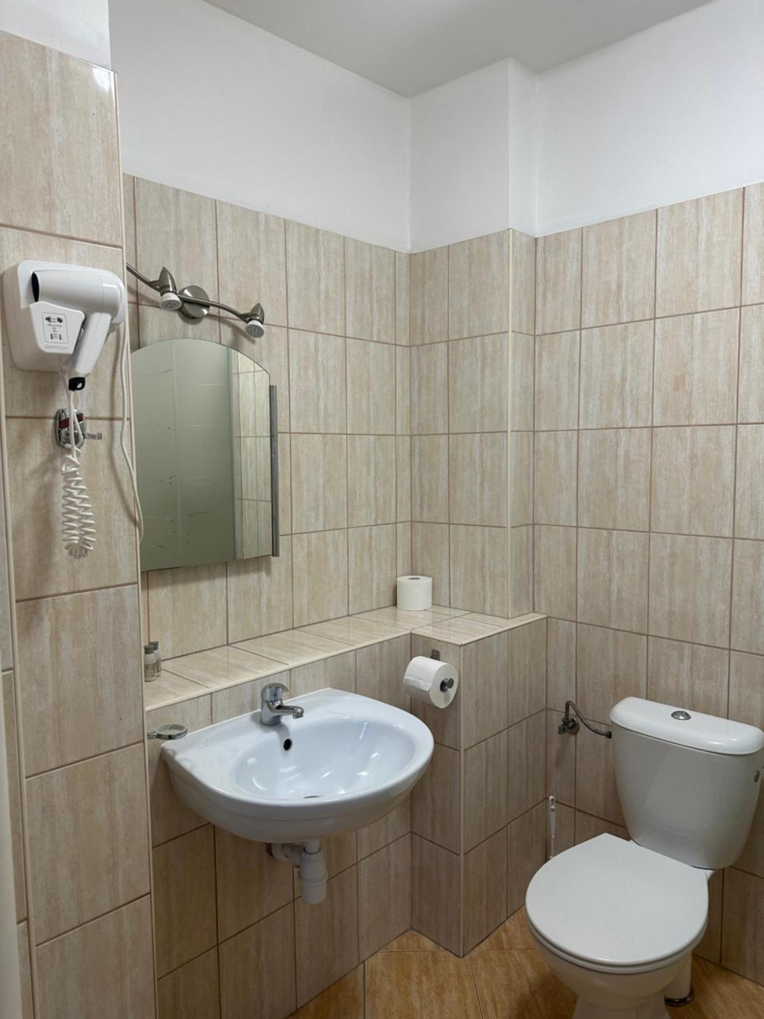 Scsk Zurawia Bed & Breakfast Warsaw Ngoại thất bức ảnh